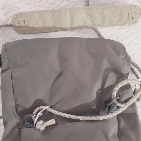 Limited Ed. Lululemon Roll-Top 3L Crossbody Unisex Bag - Picture 9 of 16